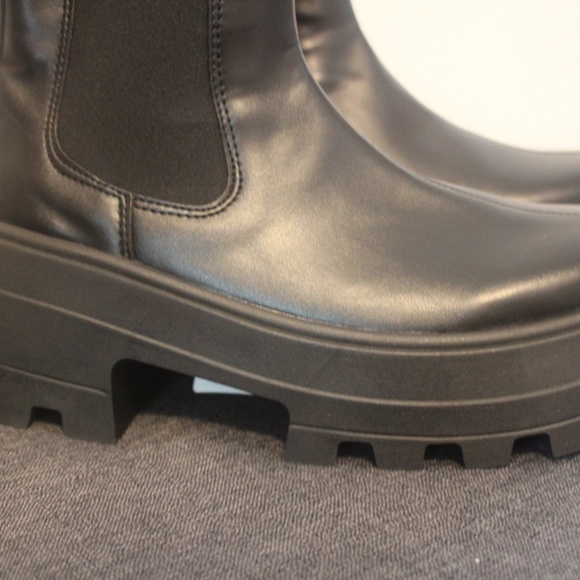 Black chunky Chelsea boots (WIDE FIT SIZE 8) - Picture 3 of 3